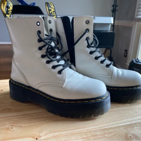 Dr. Martens White Combat Boots w/ Black Platform Sole Women’s 9 Mens 8 (unisex) - Picture 1 of 7